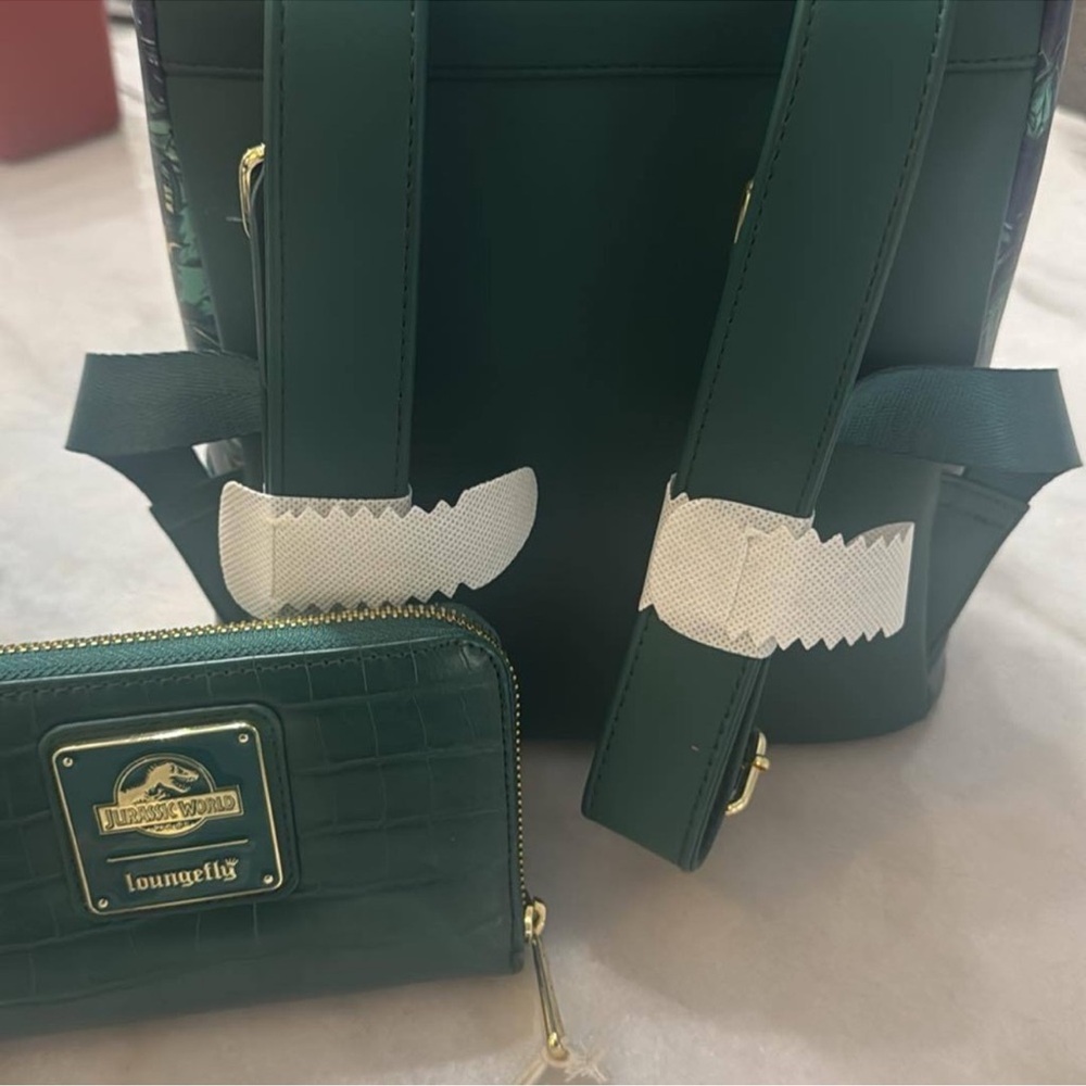 Loungefly Jurassic World Velociraptor Palm Mini backpack, Wallet, & Sling Bag - Picture 8 of 13